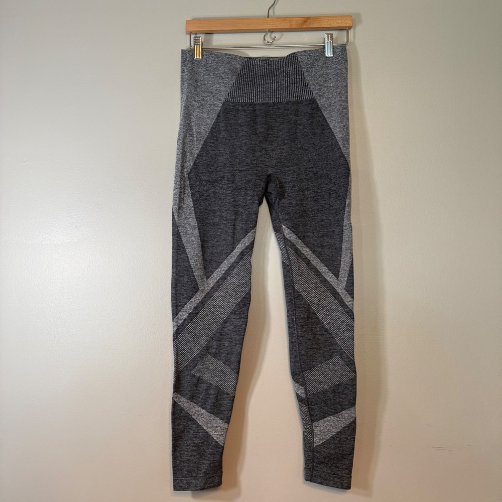 Livi Lane Bryant Grey Geometric Seamless 7/8 Leggings Size 10/12 Activewear